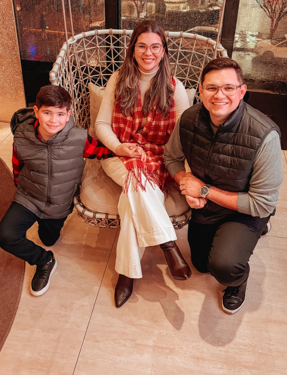 Pastor Filipe Torres com sua família